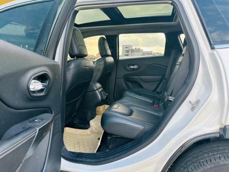 东莞17年Jeep自由光4