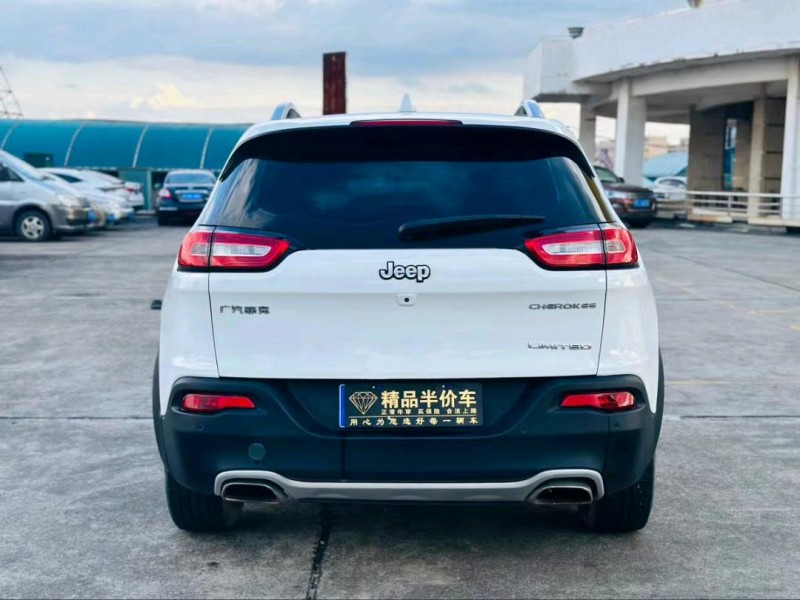 东莞17年Jeep自由光9