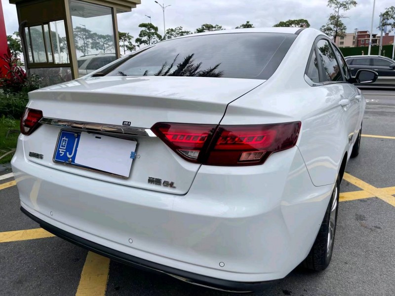 佛山21年吉利帝豪5