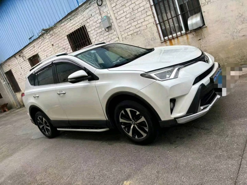 桂林17年豐田RAV42