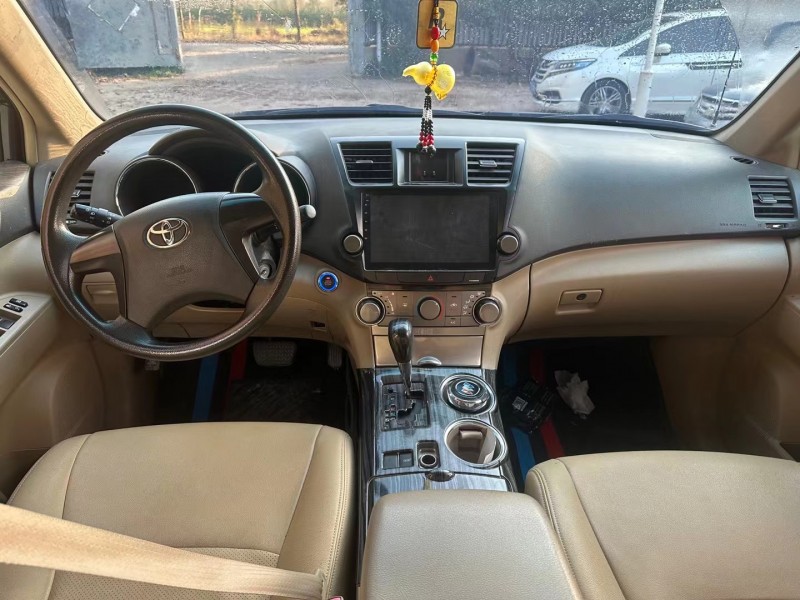 济宁12年丰田汉兰达5