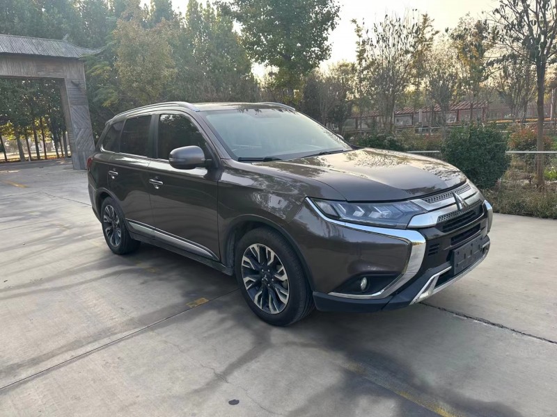 济宁20年三菱欧蓝德2