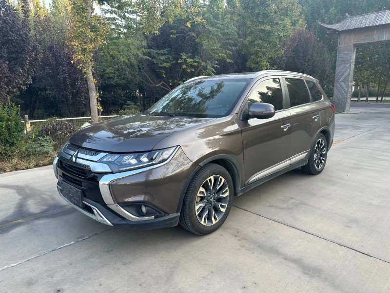 济宁20年三菱欧蓝德3