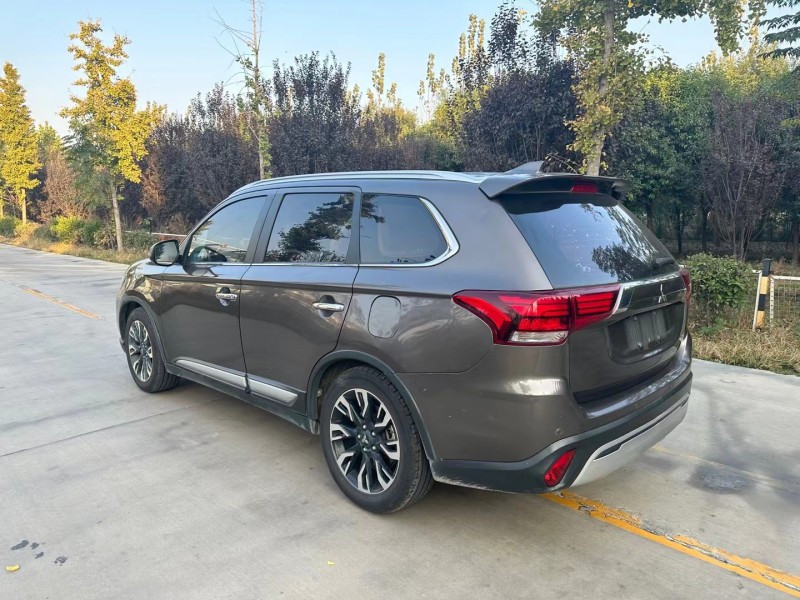 济宁20年三菱欧蓝德5