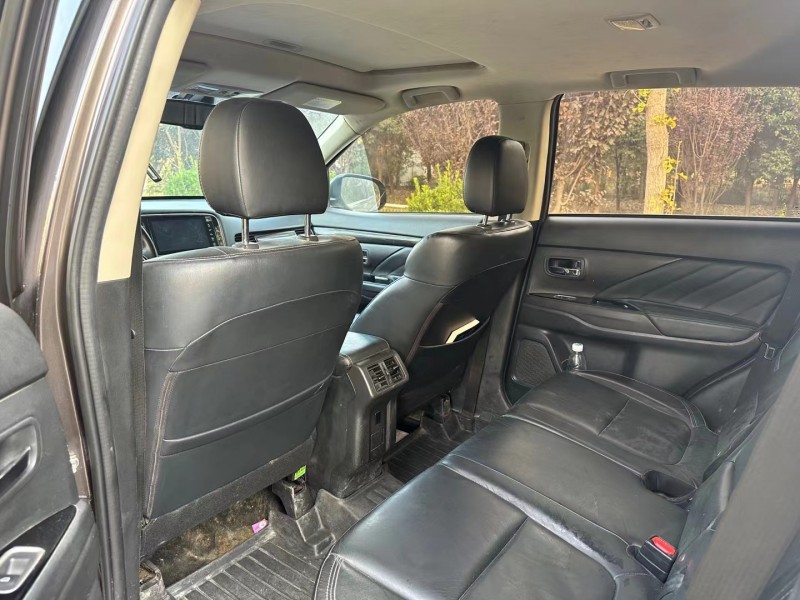 济宁20年三菱欧蓝德6