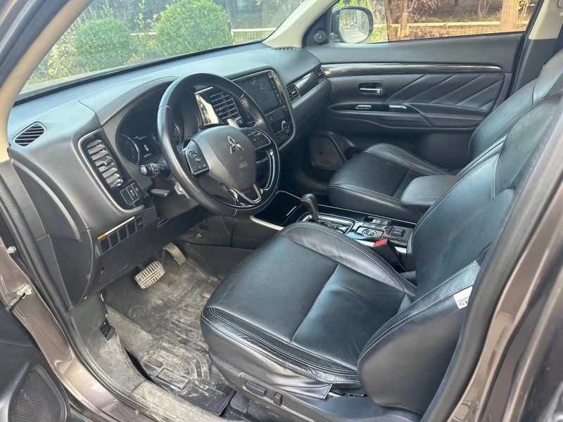 济宁20年三菱欧蓝德7