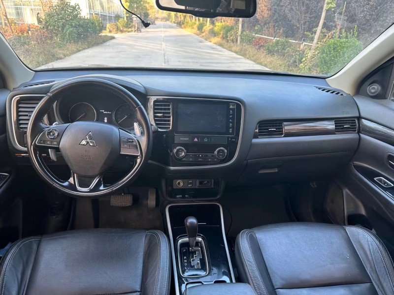 济宁20年三菱欧蓝德8