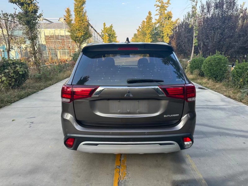 济宁20年三菱欧蓝德9