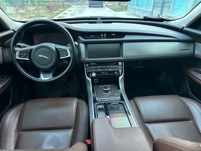 济宁18年捷豹XF8