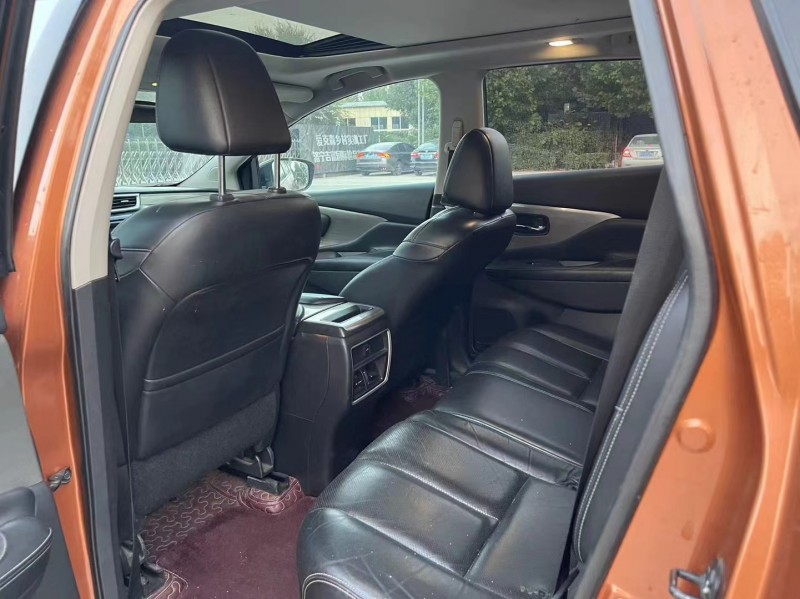 济宁17年日产楼兰6