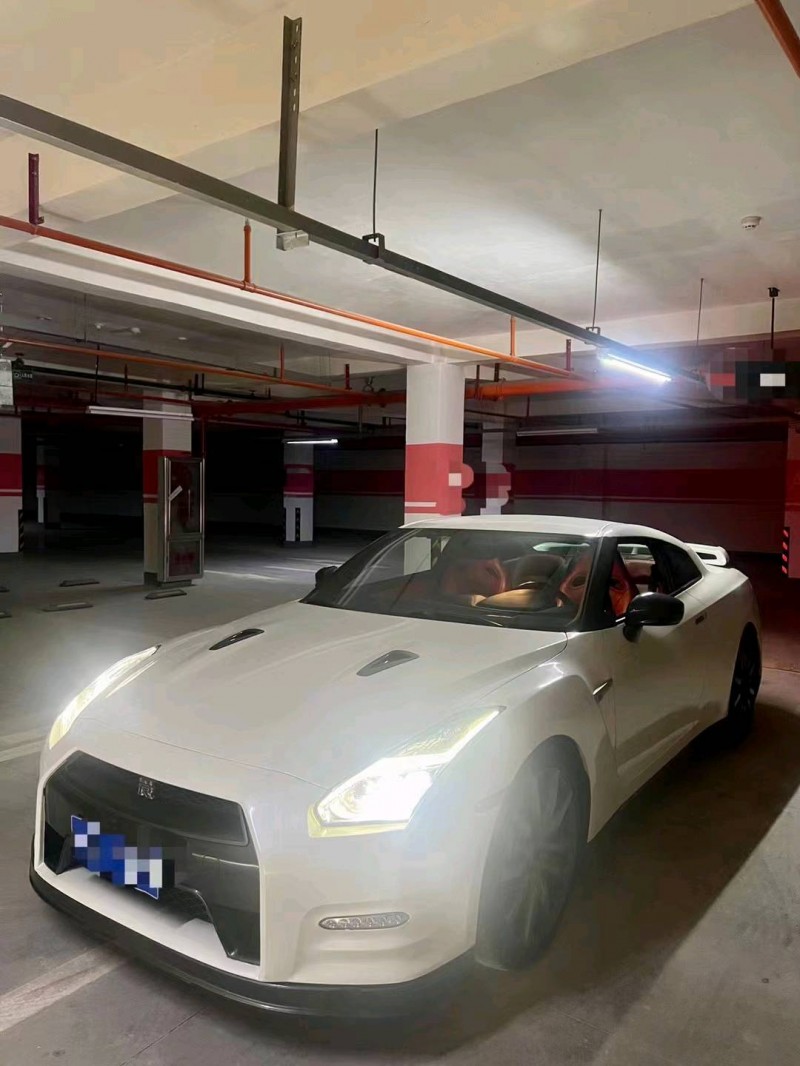 广州14年日产GT-R2