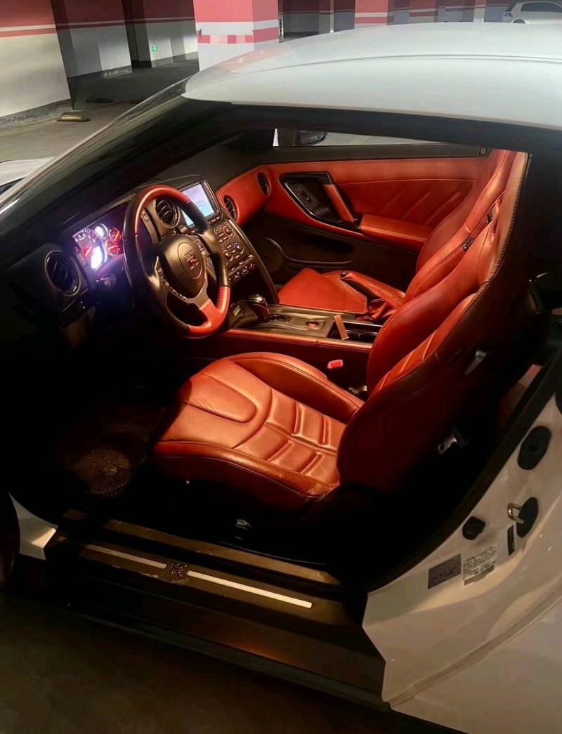 广州14年日产GT-R6