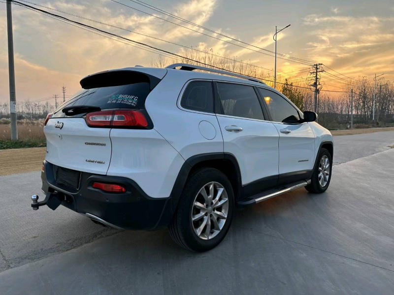 徐州16年Jeep自由光8