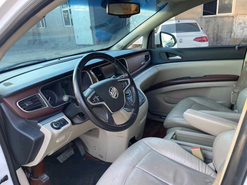 青岛16年别克GL84