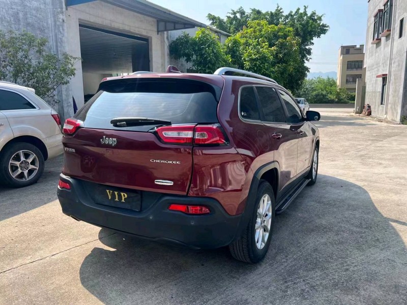 珠海17年Jeep自由光5