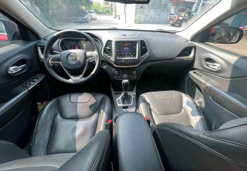 珠海17年Jeep自由光6