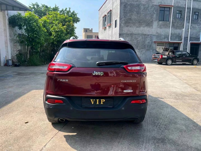 珠海17年Jeep自由光8