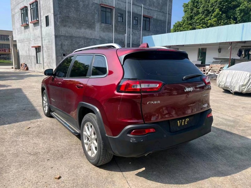 珠海17年Jeep自由光9