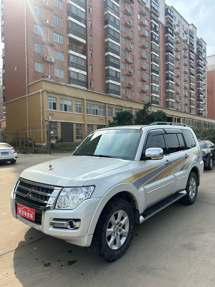 武汉20年三菱帕杰罗2