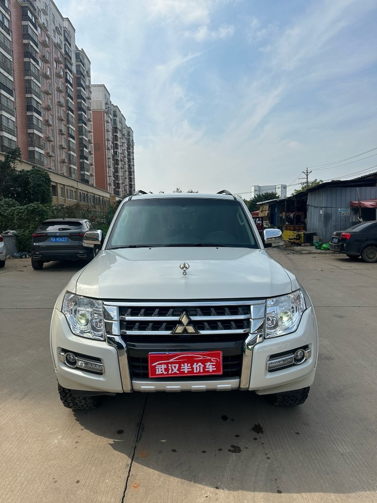 武汉20年三菱帕杰罗1