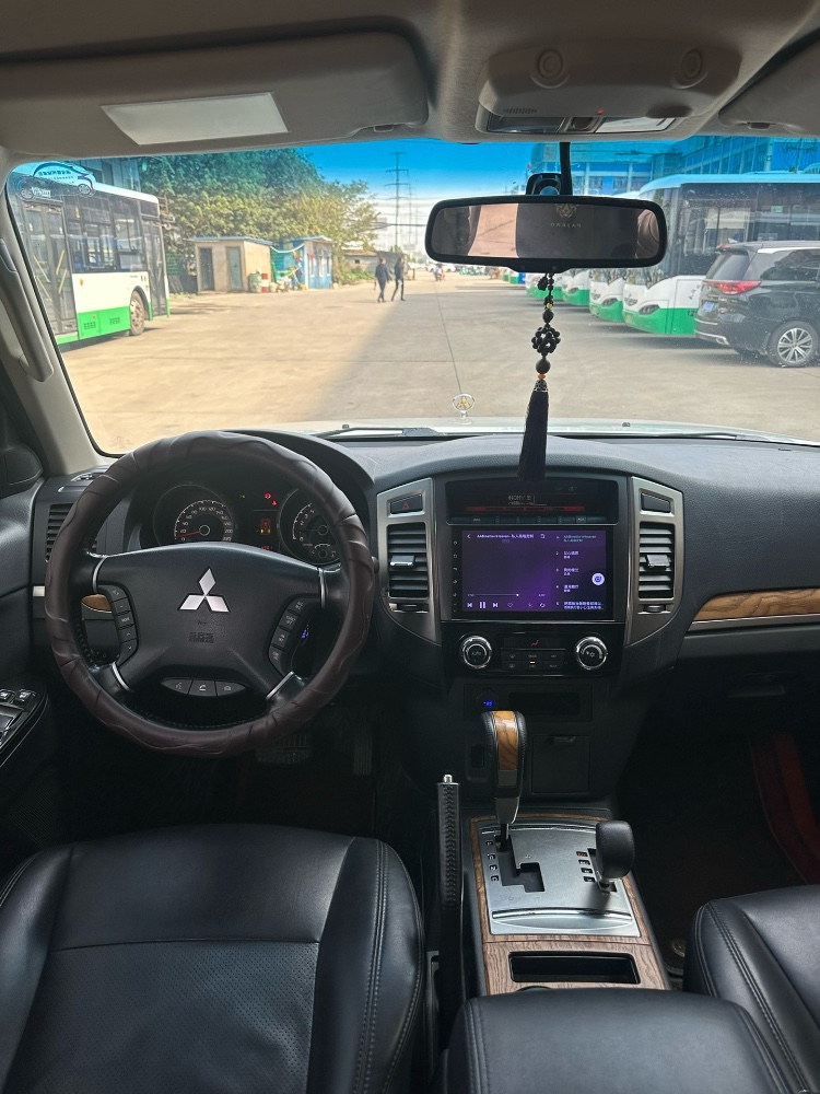 武汉20年三菱帕杰罗5