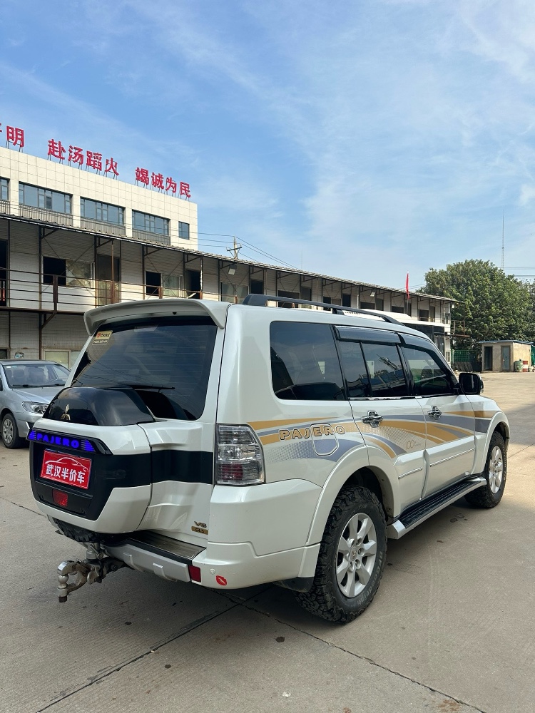 武汉20年三菱帕杰罗7