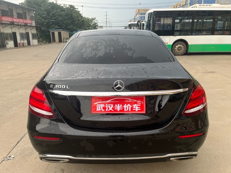 武汉18年奔驰E8