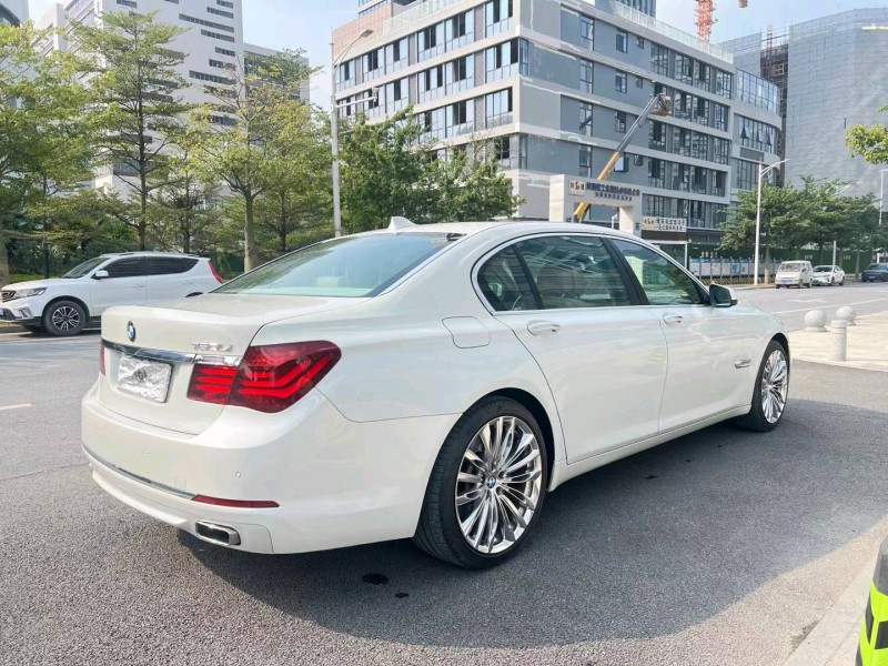 广州11年宝马7系7