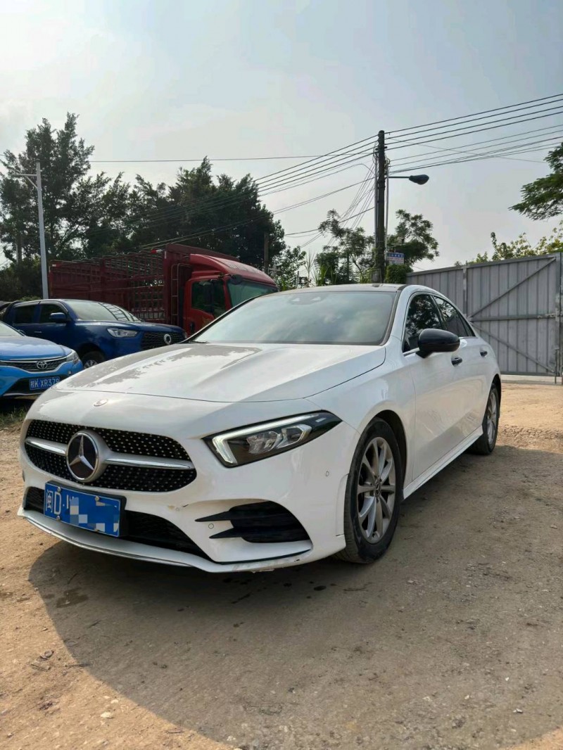 广州19年奔驰A3
