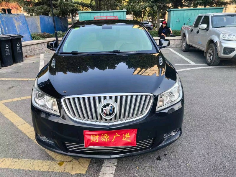 枣庄10年别克君越1