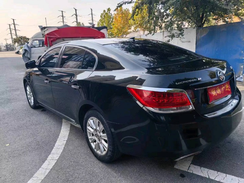 枣庄10年别克君越3