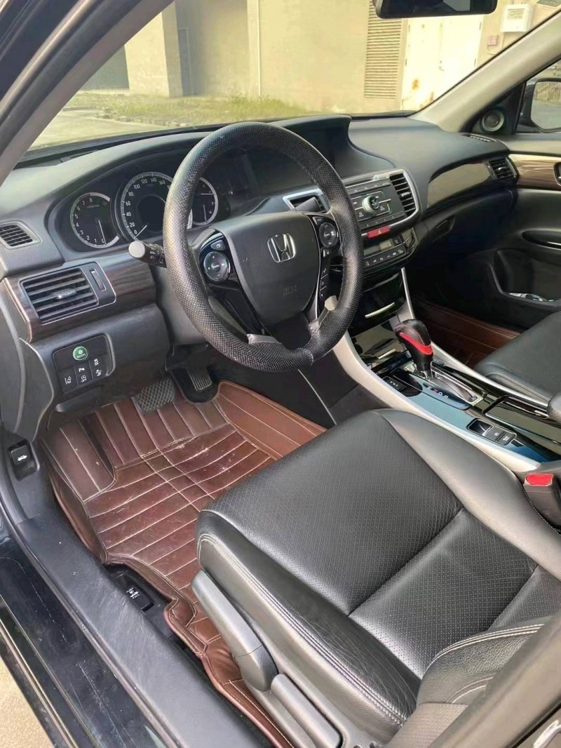 江门17年本田雅阁4