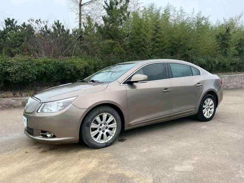 东营10年别克君越2