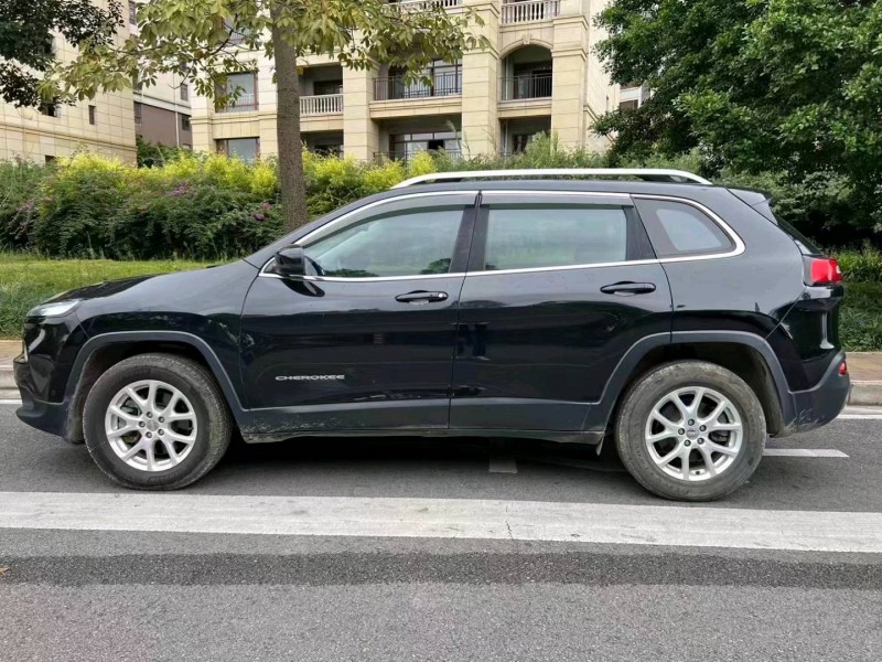 梧州17年Jeep自由光3