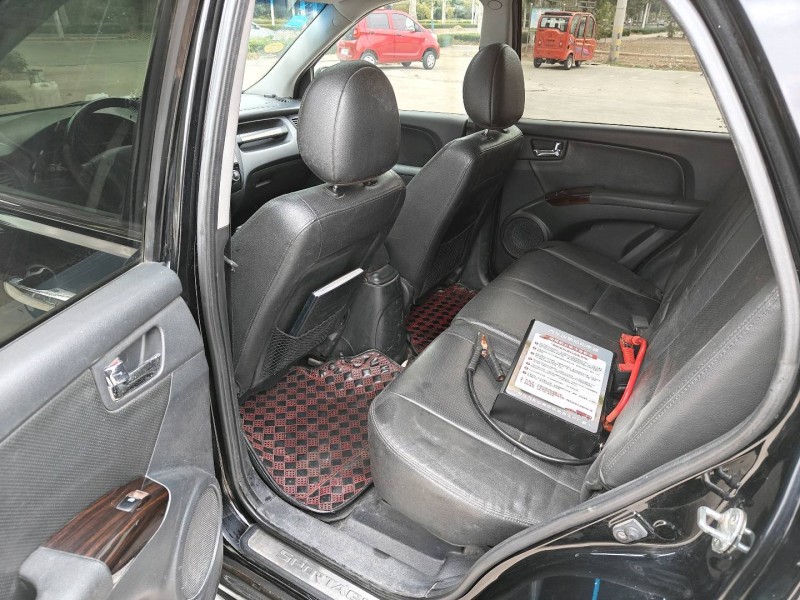 济宁11年起亚狮跑7