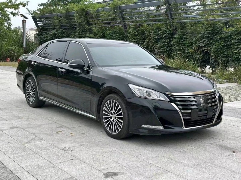 珠海19年丰田皇冠3