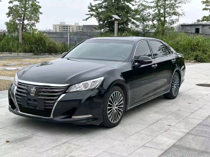 珠海19年丰田皇冠4