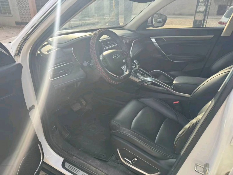 保定19年吉利博越4