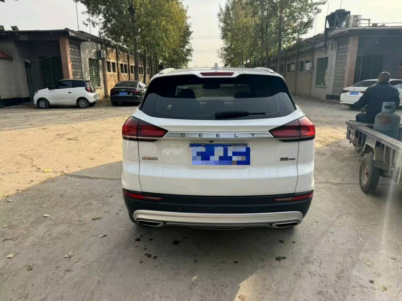 保定19年吉利博越9