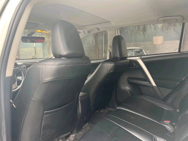 保定19年丰田RAV4荣放5