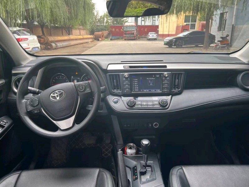 保定19年丰田RAV4荣放6