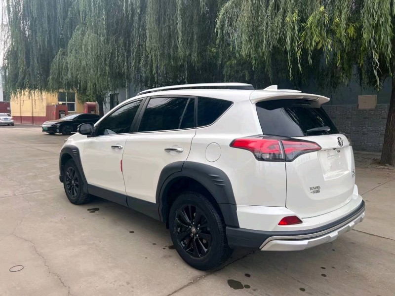 保定19年丰田RAV4荣放8