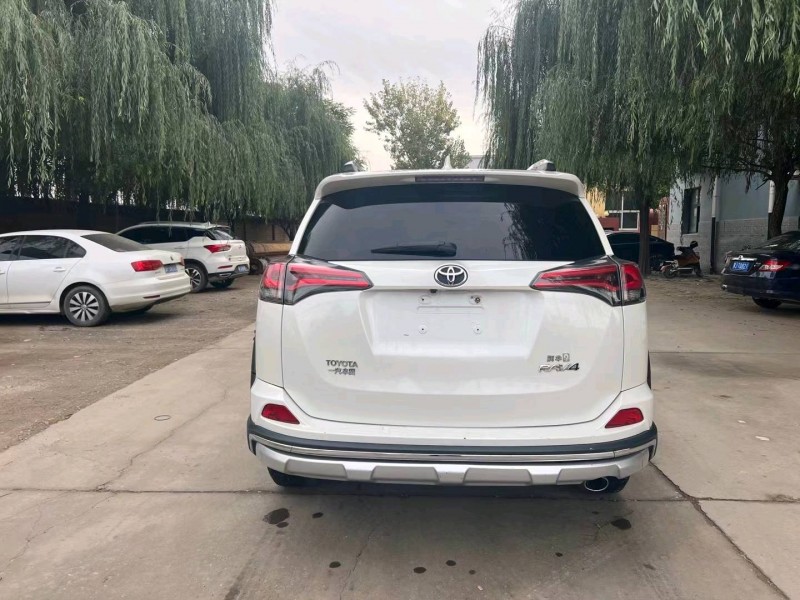 保定19年丰田RAV4荣放9