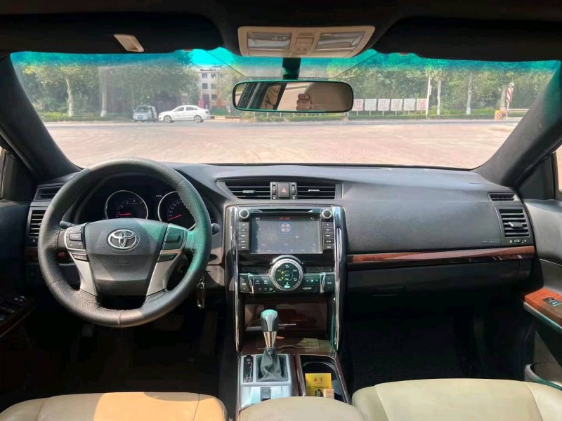 济南14年丰田锐志6