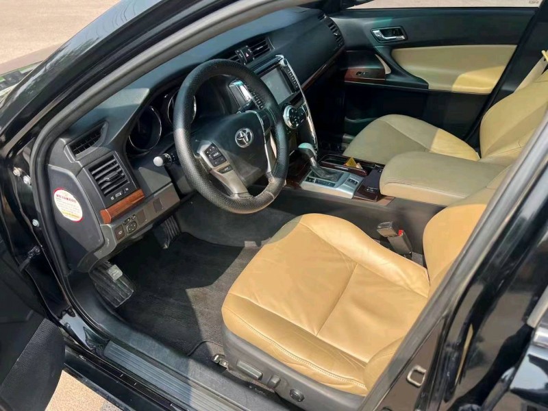 济南14年丰田锐志8