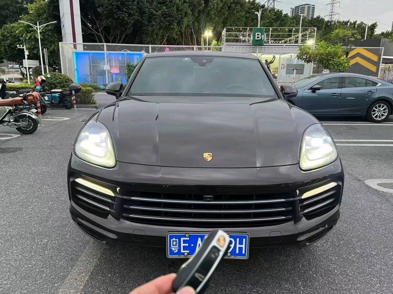 广州18年保时捷卡宴1