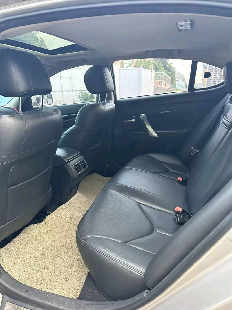 深圳14年长安汽车睿骋9