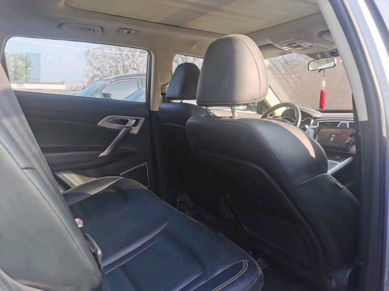 保定16年吉利博越5