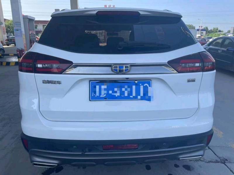 保定19年吉利博越9