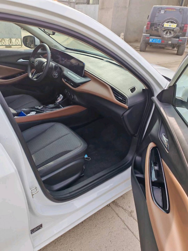 保定22年别克威朗4